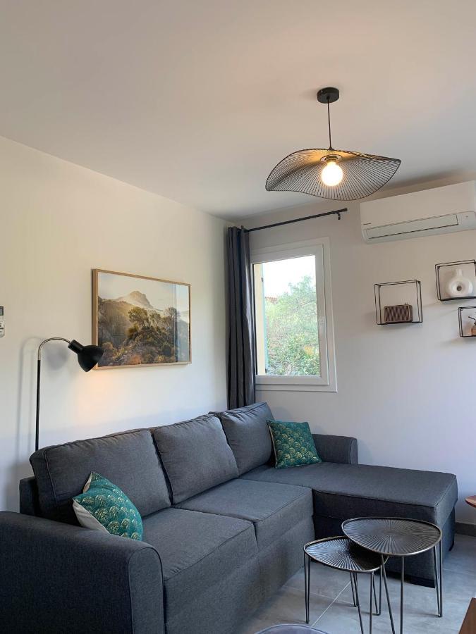 Villa Le Cabanon De Livia Avec Piscine Privee à Cucuron Extérieur photo