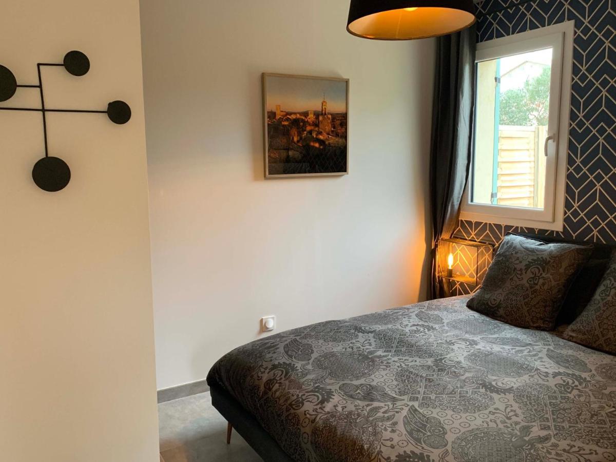 Villa Le Cabanon De Livia Avec Piscine Privee à Cucuron Extérieur photo